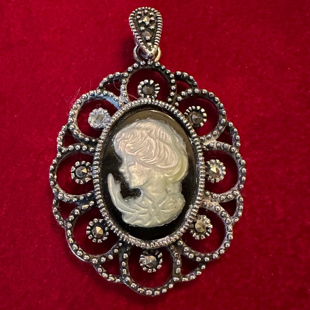 Victorian Lady Vintage Pendant In Stainless Silver.